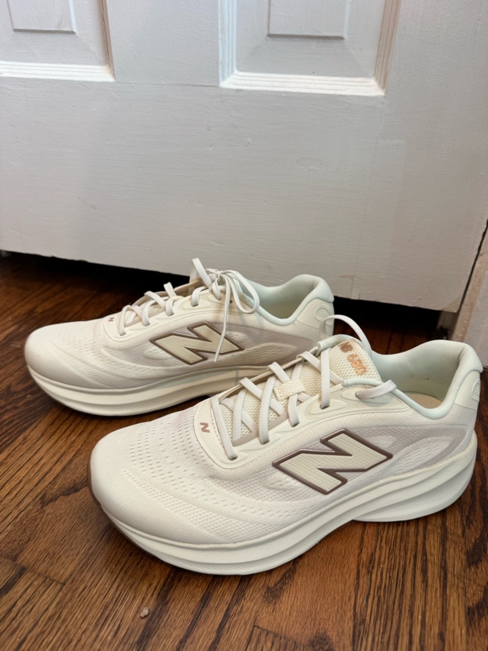 New Balance Off-White/Beige Lightweight Running Shoes 9.5W